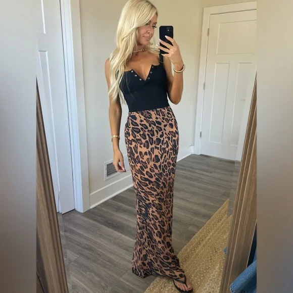 New Leopard Print Maxi Skirt - Picture 3 of 6